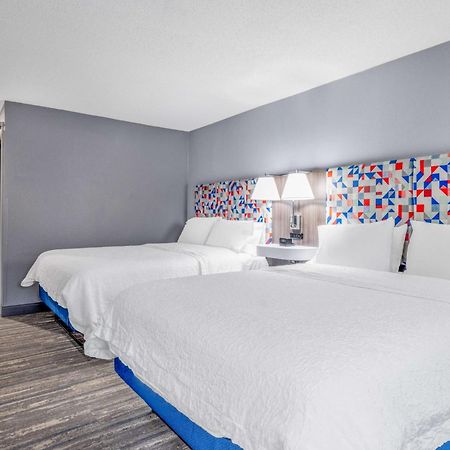 Hampton Inn Сэнфорд Экстерьер фото