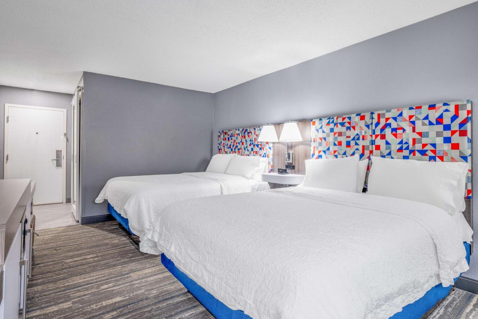 Hampton Inn Сэнфорд Экстерьер фото