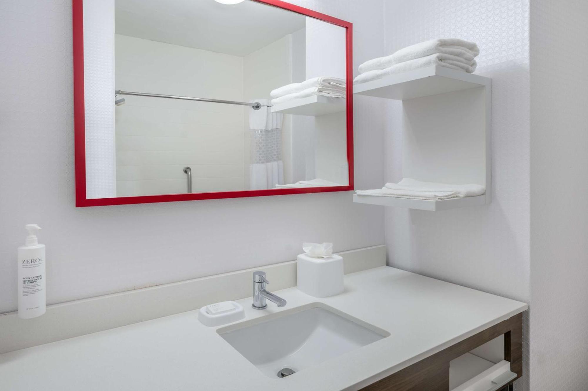 Hampton Inn Сэнфорд Экстерьер фото