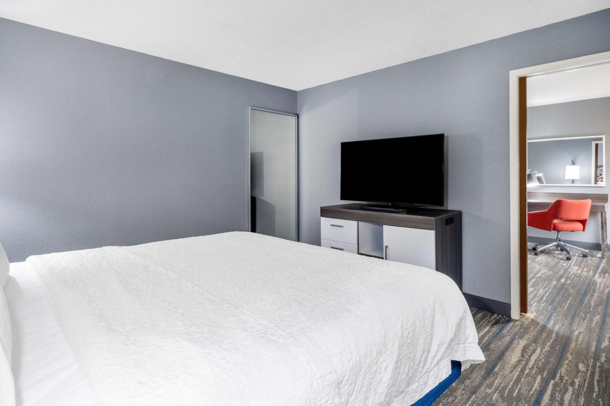 Hampton Inn Сэнфорд Экстерьер фото