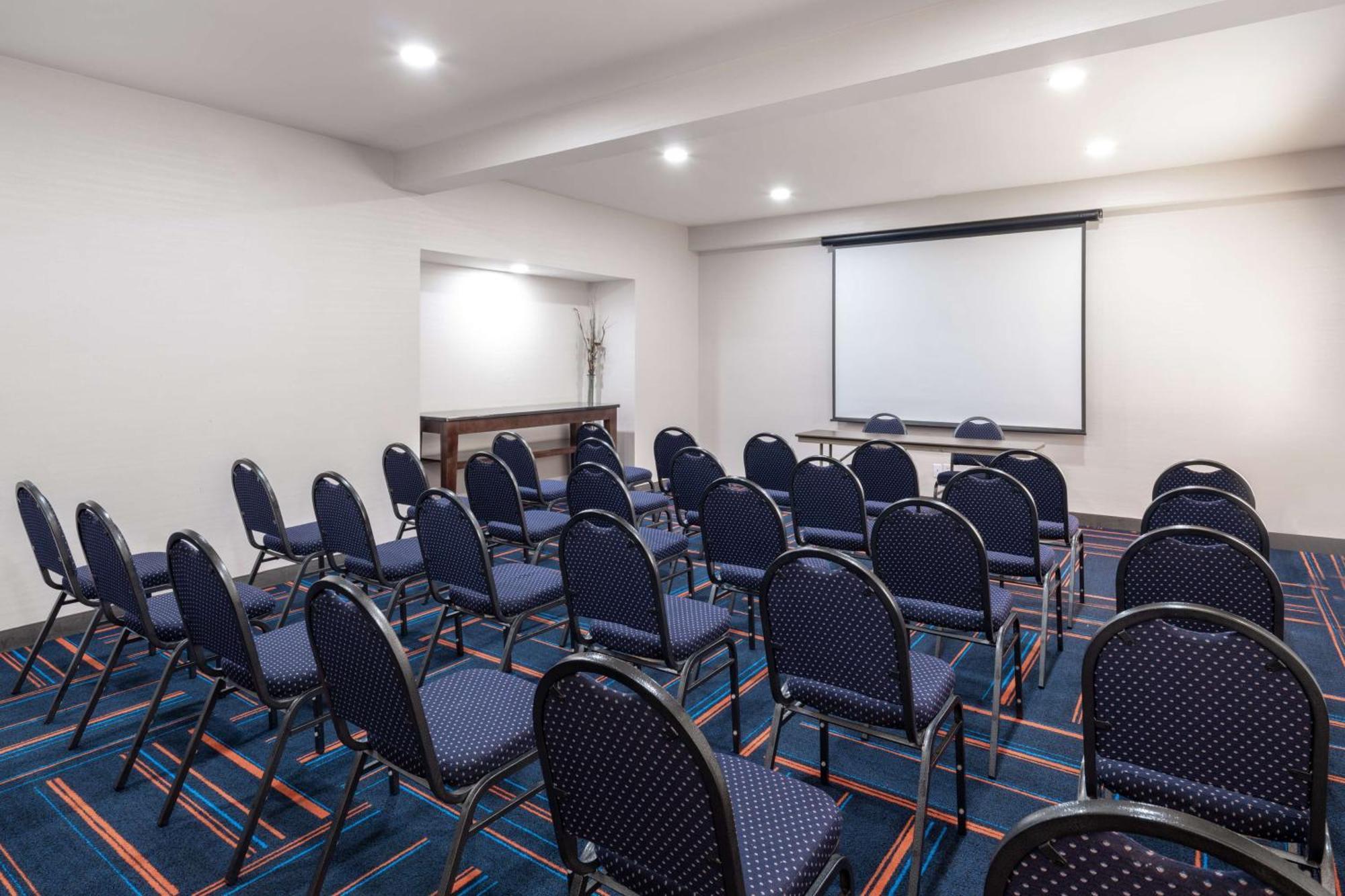 Hampton Inn Сэнфорд Экстерьер фото