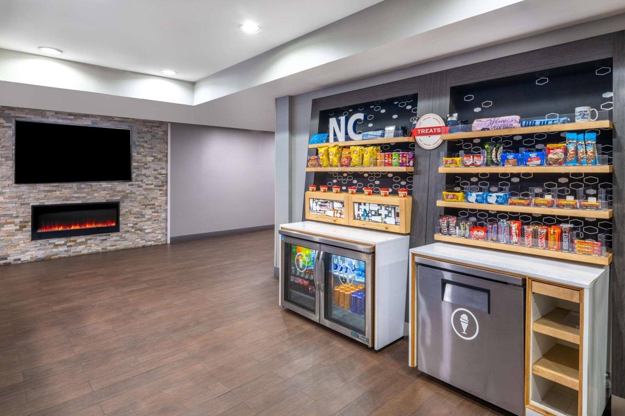Hampton Inn Сэнфорд Экстерьер фото